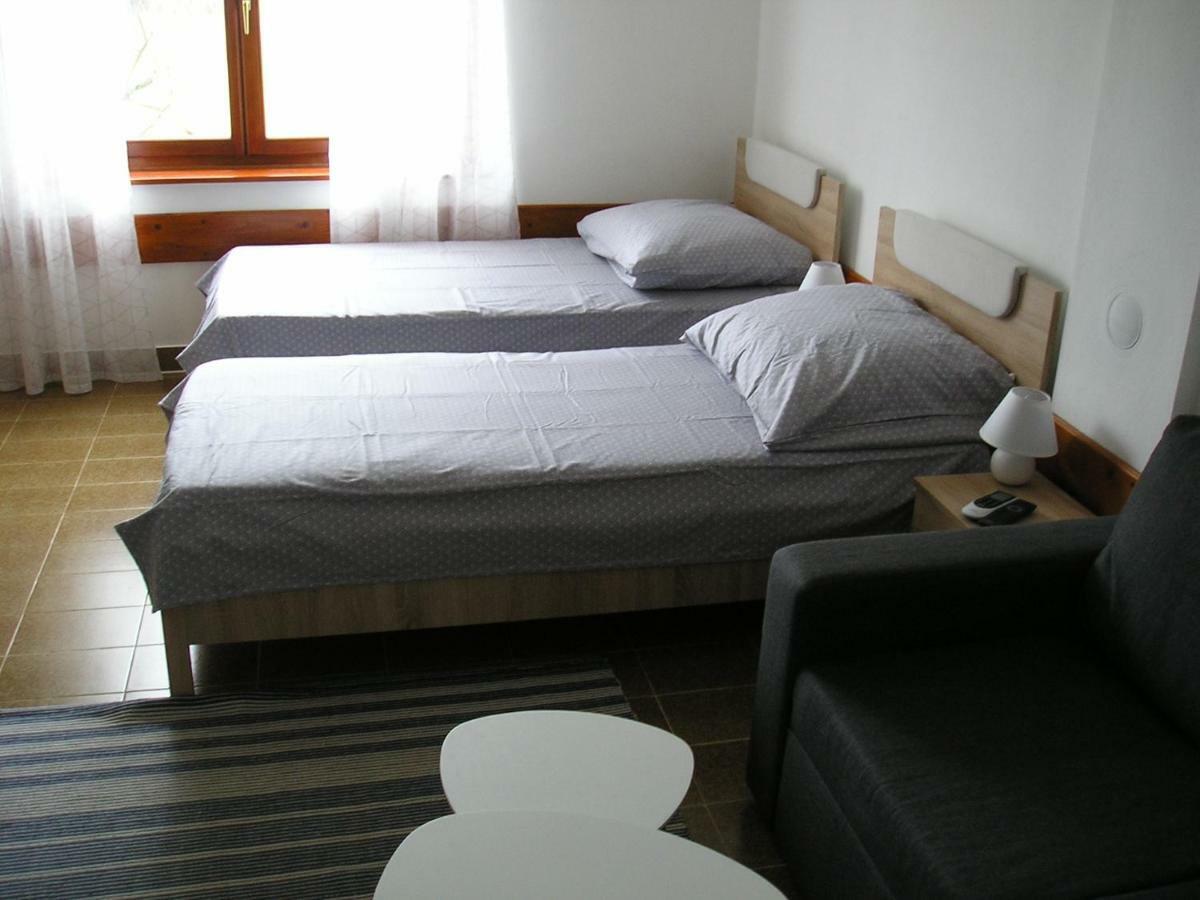 Twin Oaks Apartamento Šišan Exterior foto